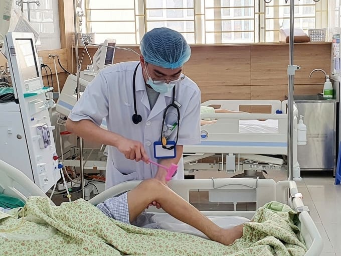 Thập tử nhất sinh sau khi nhịn ăn, uống nước kiềm chữa bệnh