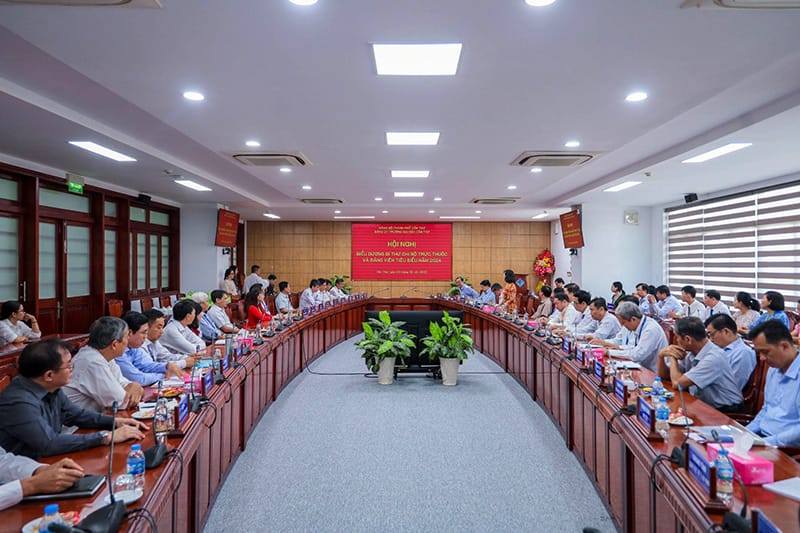 Hội nghị biểu dương Bí thư Chi bộ trực thuộc và đảng viên tiêu biểu năm 2024