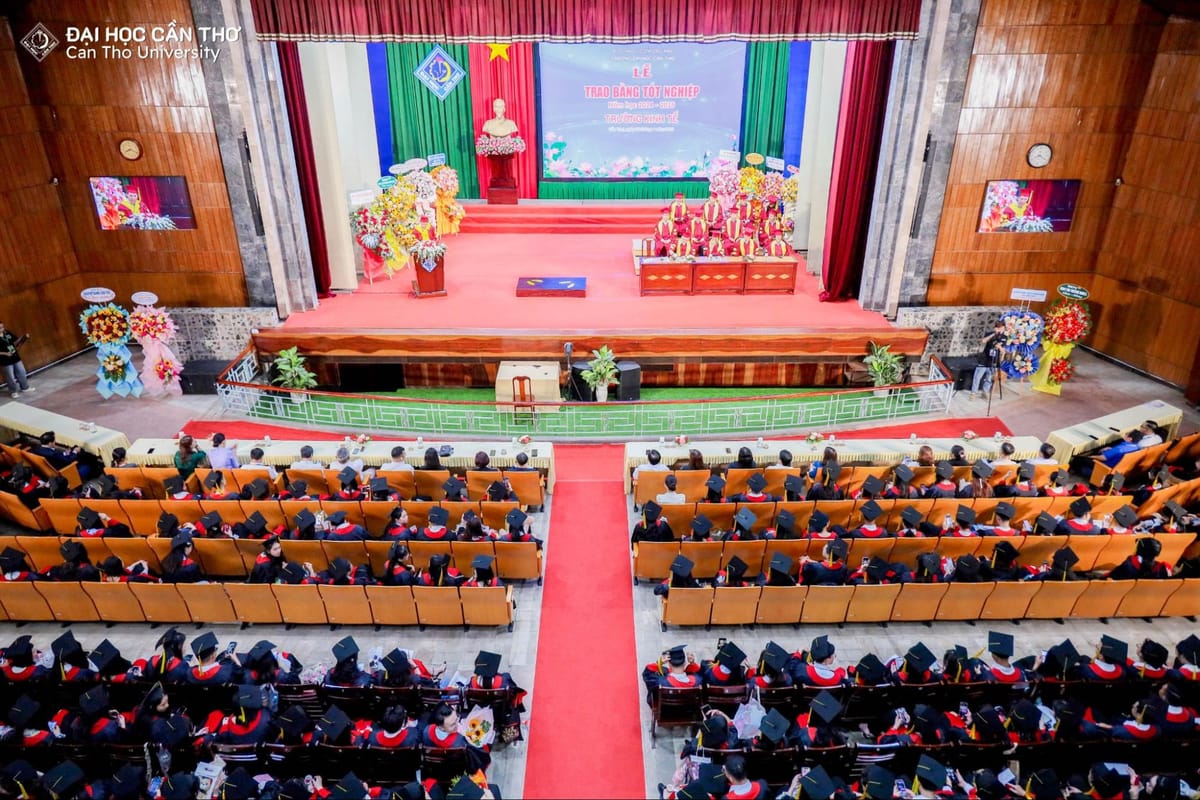 Hơn 2.500 tân cử nhân, kỹ sư Trường Đại học Cần Thơ tốt nghiệp: Vững bước vào tương lai, tiếp nối hành trình tri thức