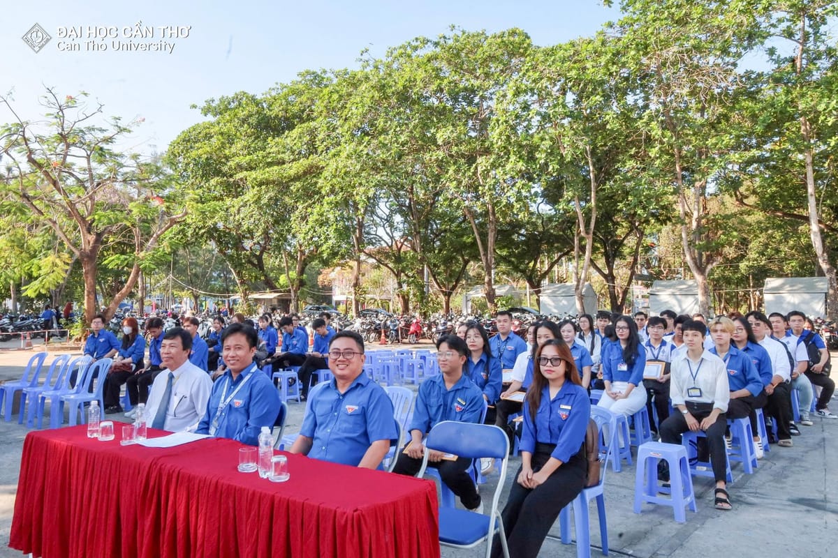 Tôn vinh tinh thần nhân ái tại Lễ tổng kết năm 2024 và phát động phong trào hiến máu tình nguyện Trường Đại học Cần Thơ năm 2025
