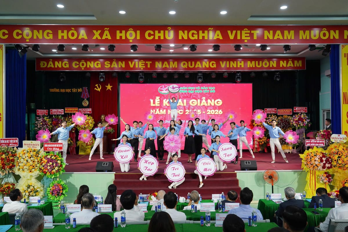 Trường Đại học Tây Đô long trọng tổ chức lễ khai giảng năm học mới 2025 - 2026