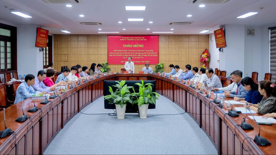 Trường Đại học Cần Thơ làm việc với đoàn công tác Ban Tuyên giáo và dân vận Trung ương