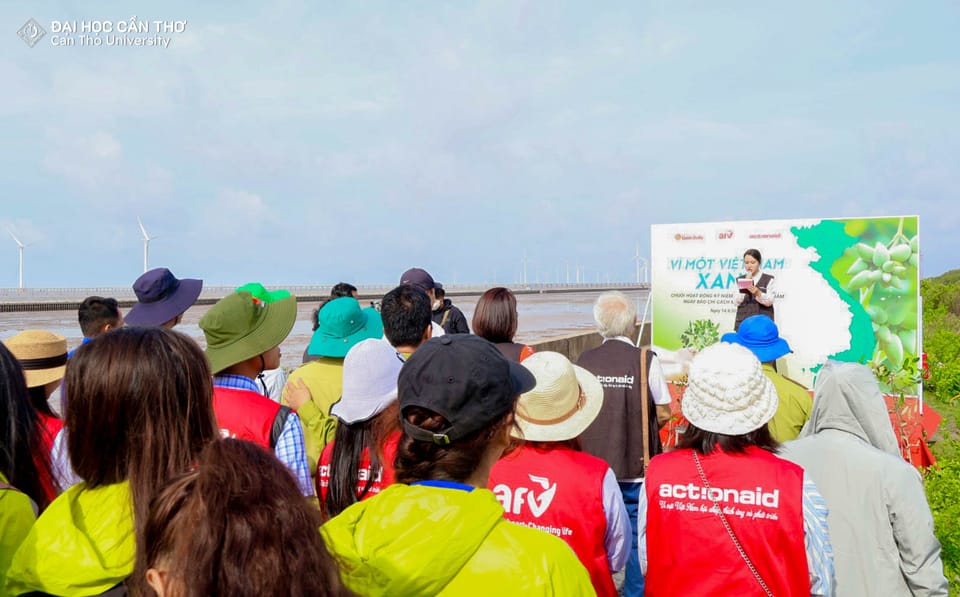 Sinh viên Trường Đại học Cần Thơ hành động trước biến đổi khí hậu: từ rừng ngập mặn Sóc Trăng đến tọa đàm tài chính