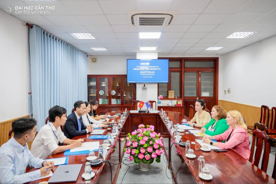 Trường Đại học Cần Thơ ký kết biên bản ghi nhớ hợp tác với Đại học Monash
