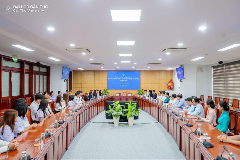 Trường Đại học Cần Thơ và Trường Đại học Kamphaeng Phet Rajabhat ký kết thỏa thuận hợp tác, tăng cường các hoạt động trong giáo dục và đào tạo