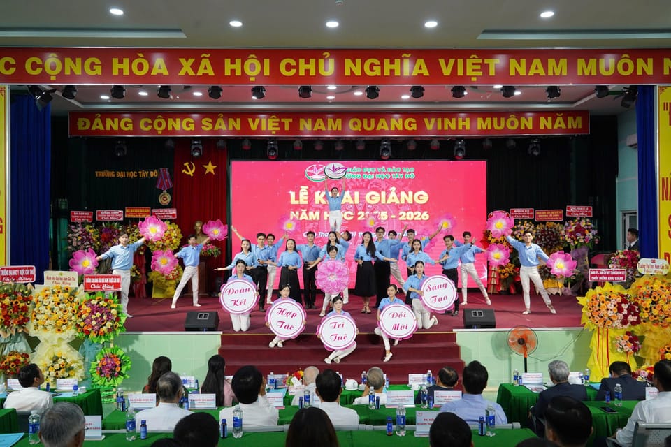 Trường Đại học Tây Đô long trọng tổ chức lễ khai giảng năm học mới 2025 - 2026